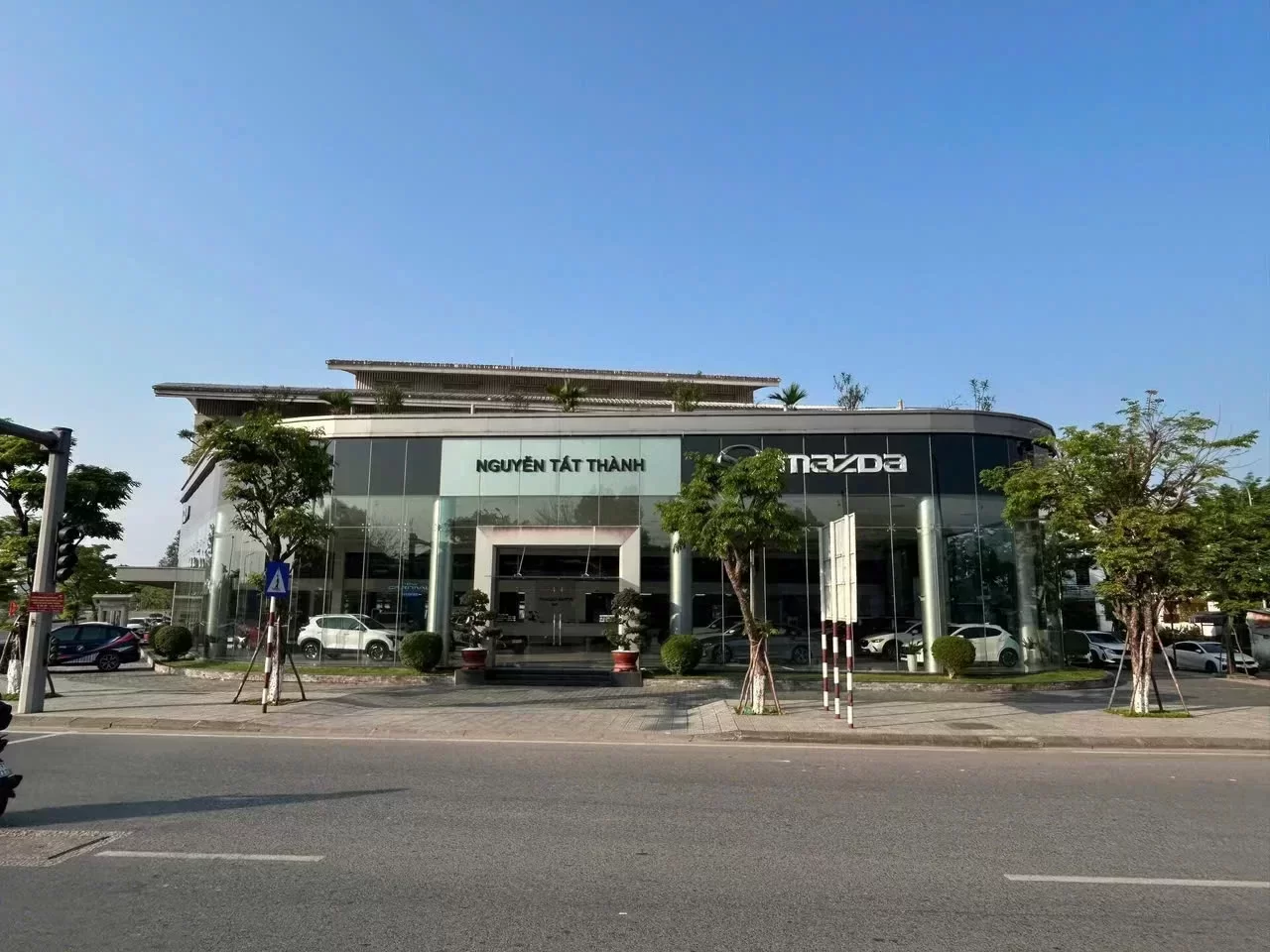Hình ảnh showroom Mazda Huế