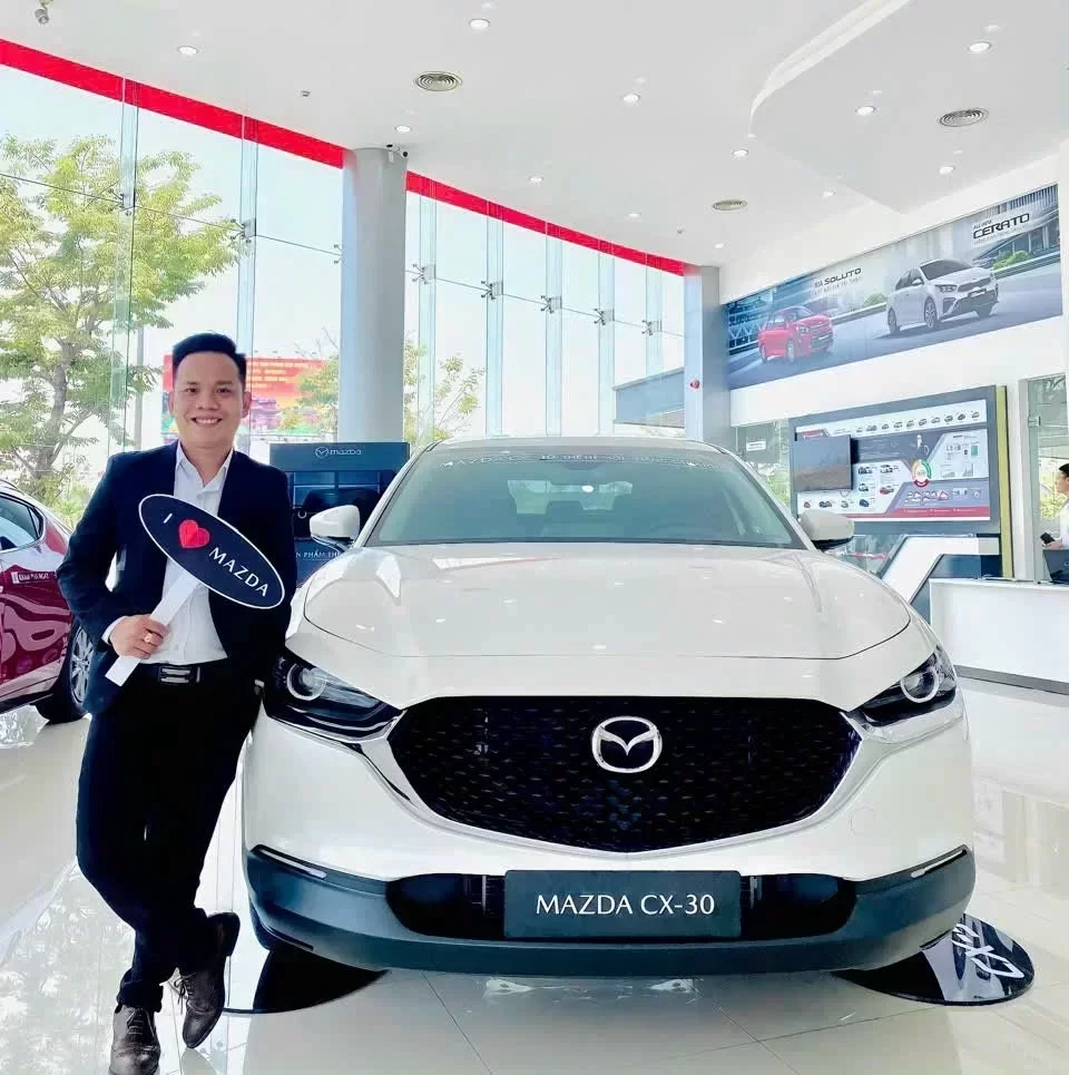 Tư vấn viên Mazda tại Huế
